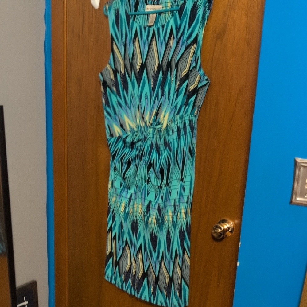 Vibrant Sleeveless Patterned Midi Dress